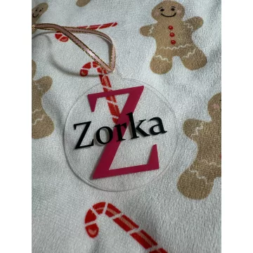 Egyedi karácsonyfadísz névvel és betűvel